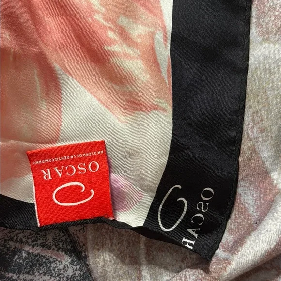 Oscar de la renta silk scarf - Picture 1 of 3